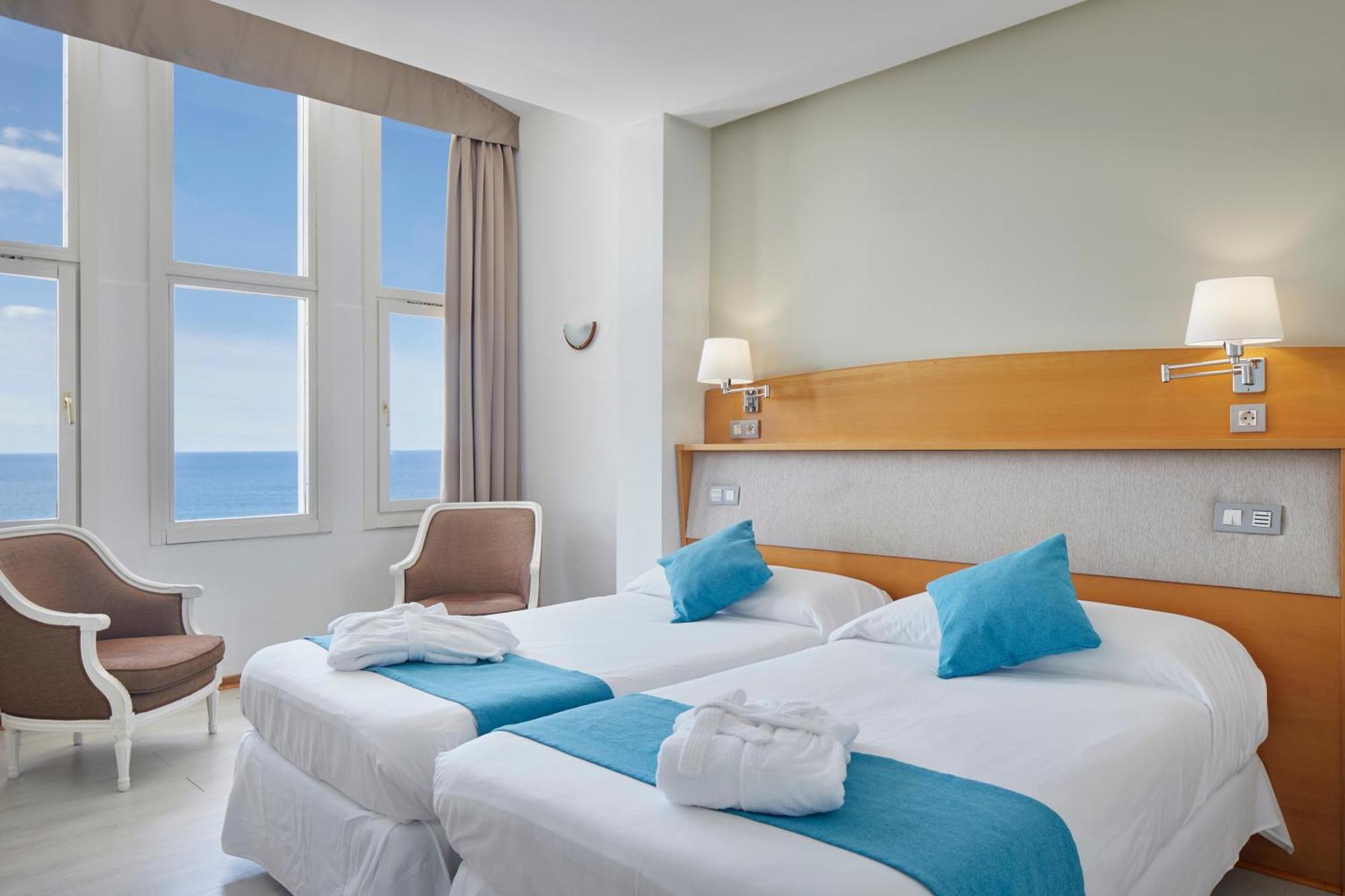Double or Twin Room Sea View