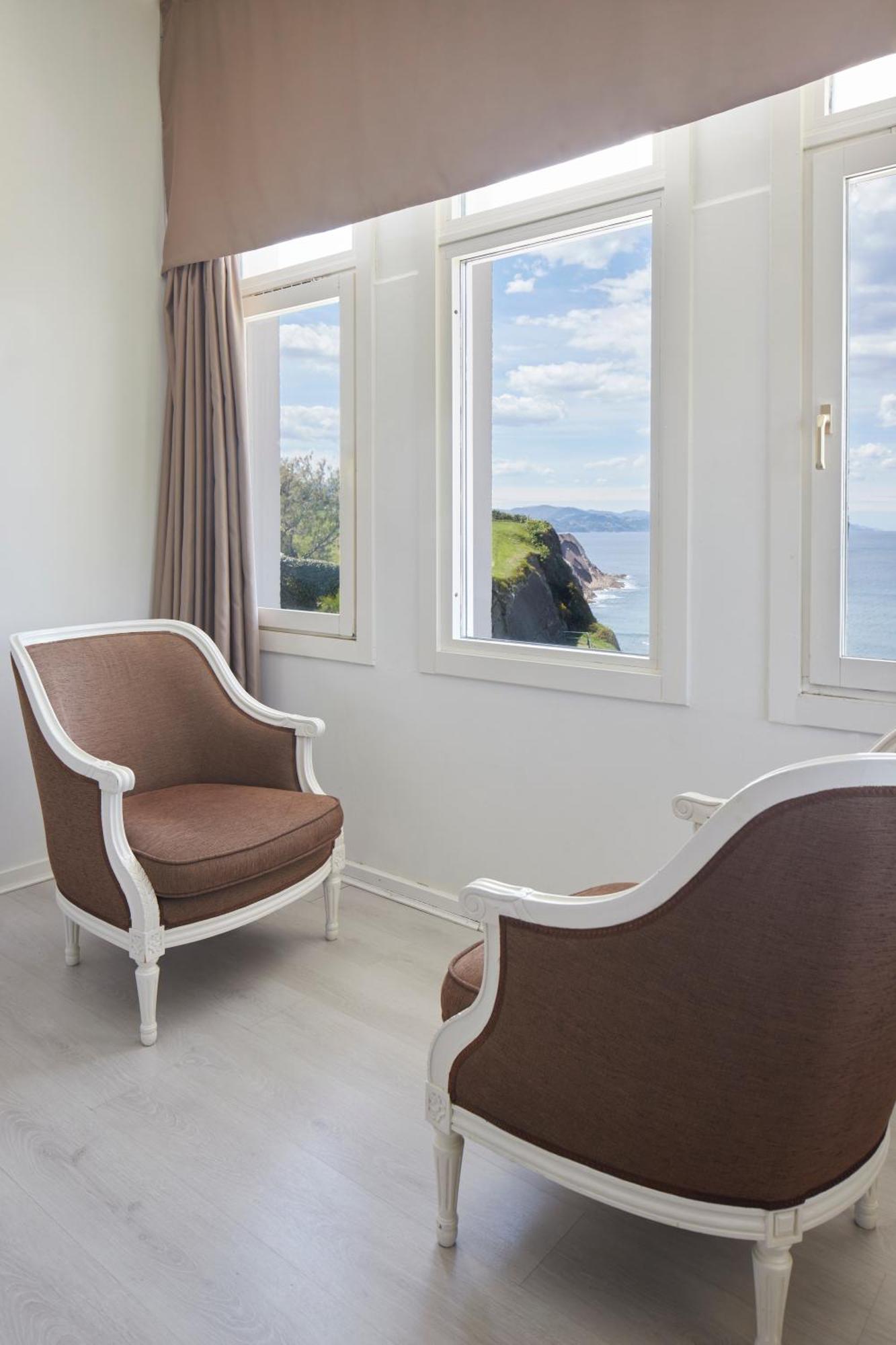 Double or Twin Room Sea View