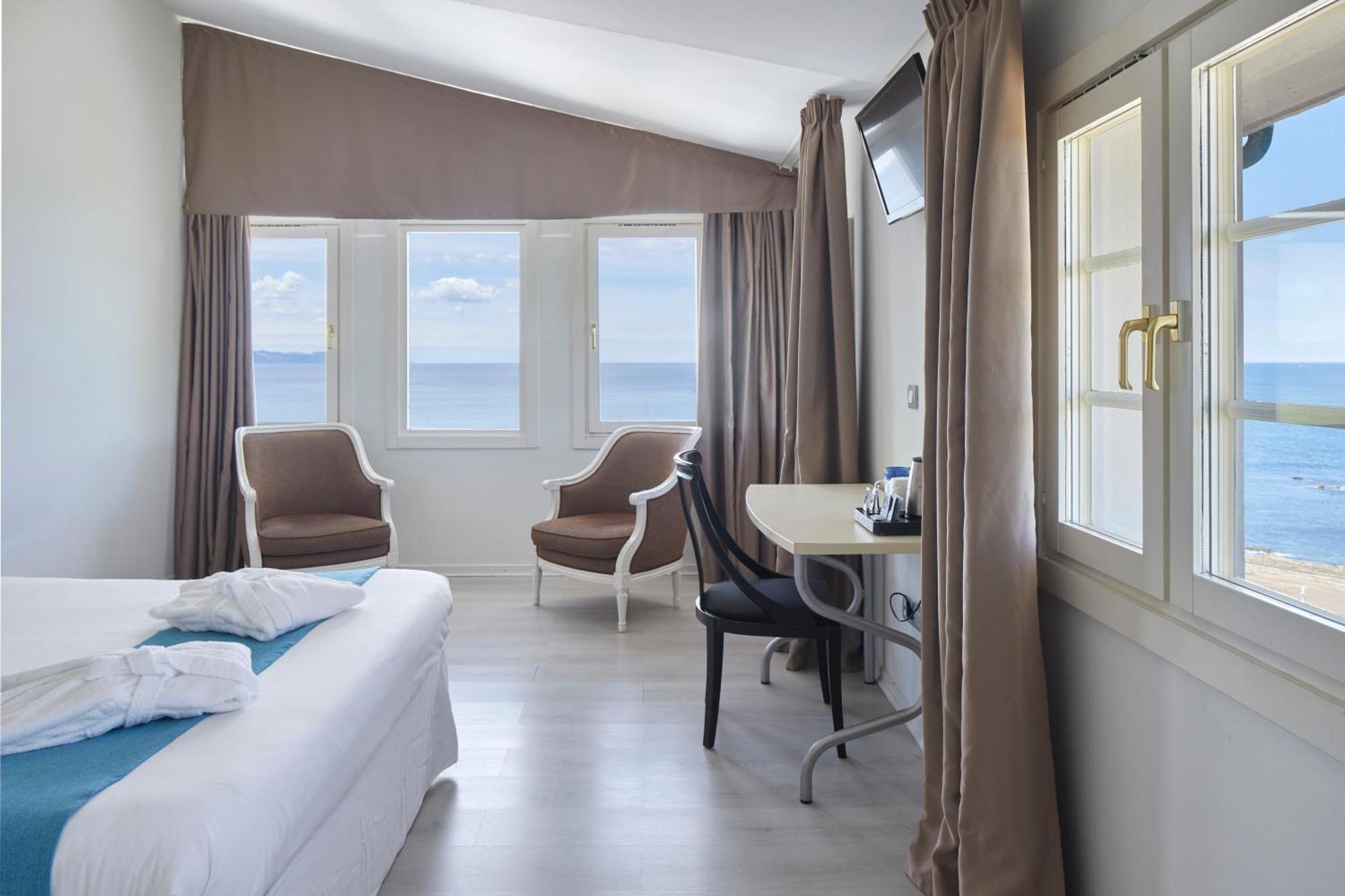 Double or Twin Room Sea View